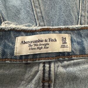 Abercrombie & Fitch '90s Straight Ultra High Rise Denim
